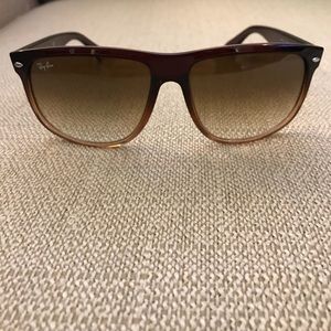 Ray-Ban RB 4147 Sunglasses